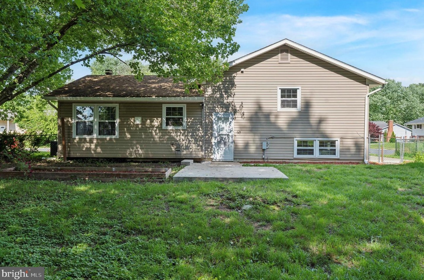 268 Oakfield Dr, Newark DE 19713-2451 exterior