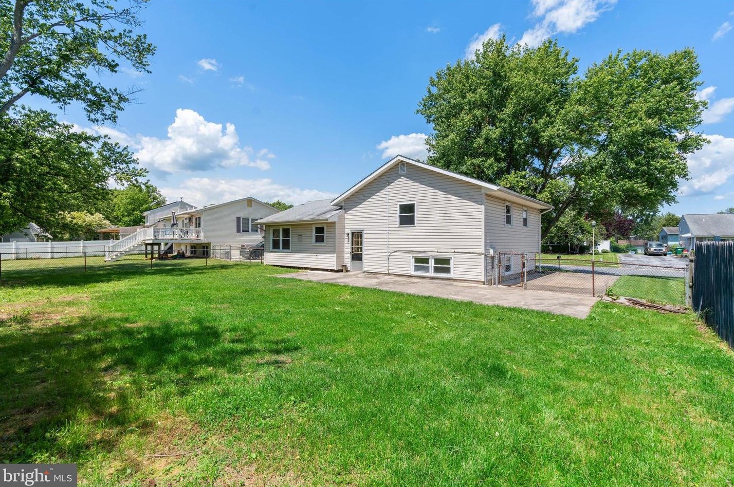 821 Broadfield Dr, Newark DE 19713-2724 exterior