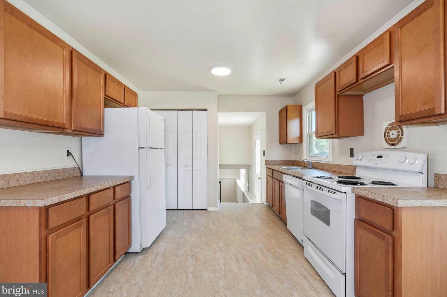 821 Broadfield Dr, Newark DE 19713-2724 exterior