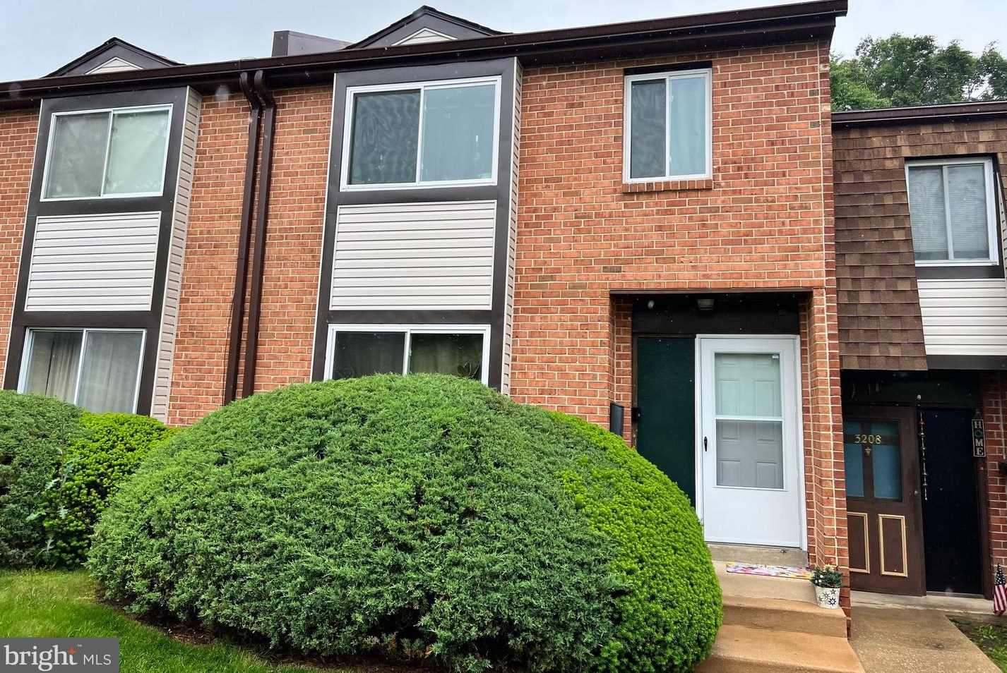 3207 Golf View Dr, Newark DE  19702-1749 exterior