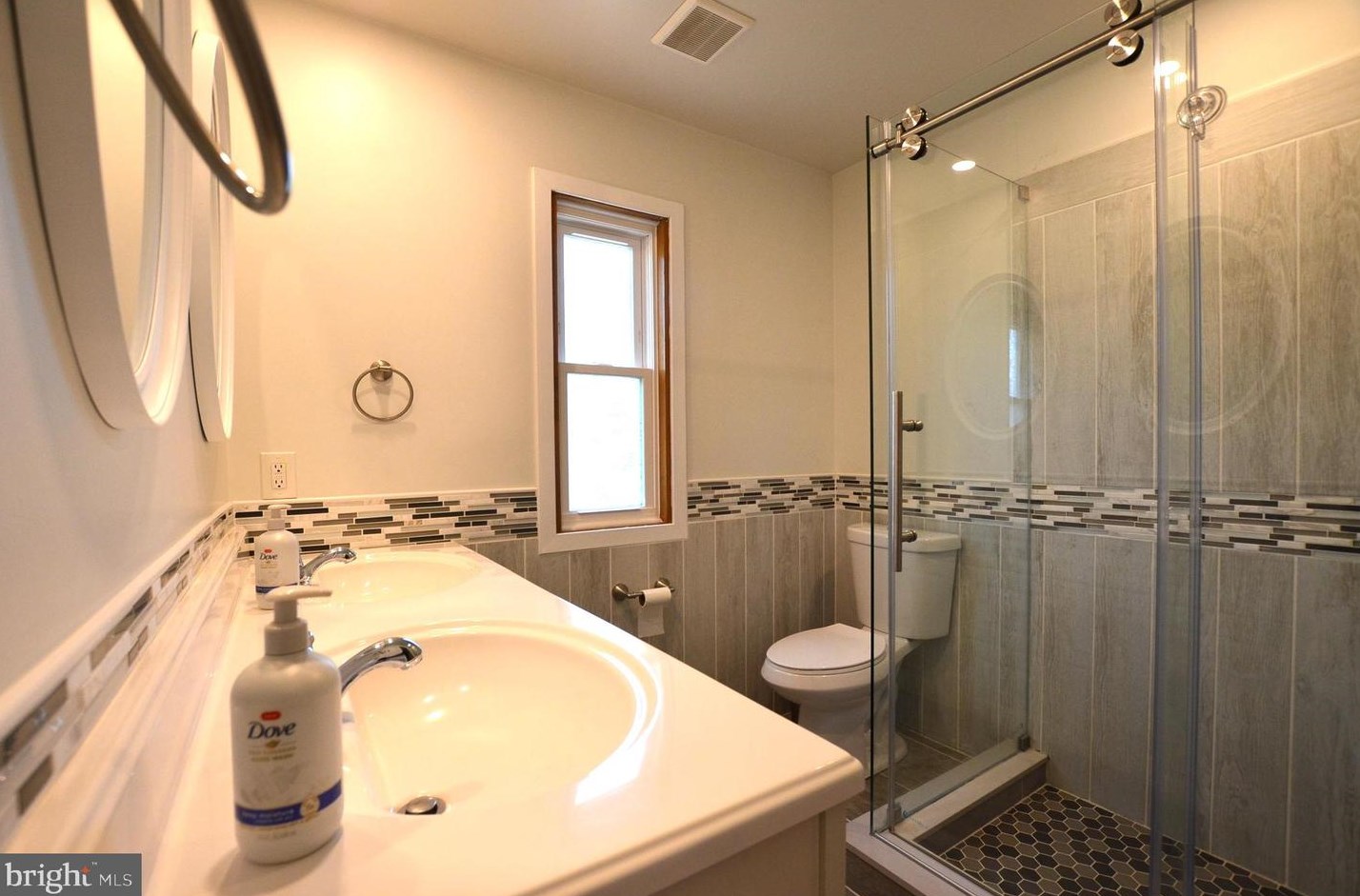 131 Fairhill Dr, Wilmington DE  19808-4310 exterior