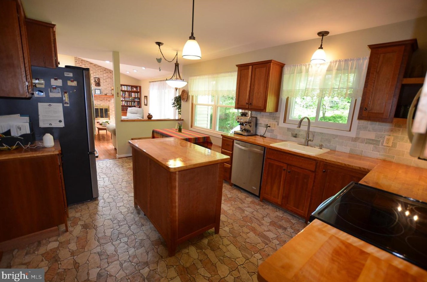 131 Fairhill Dr, Wilmington DE  19808-4310 exterior