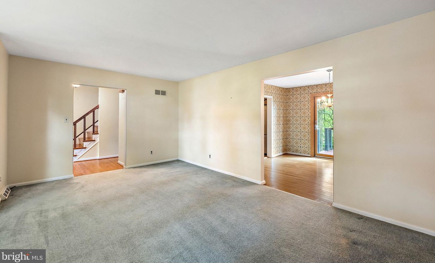 2633 Drayton Dr, Wilmington DE  19808-3803 exterior