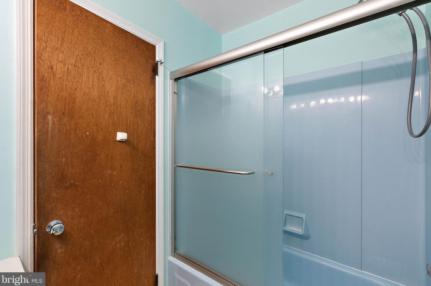 2633 Drayton Dr, Wilmington DE  19808-3803 exterior