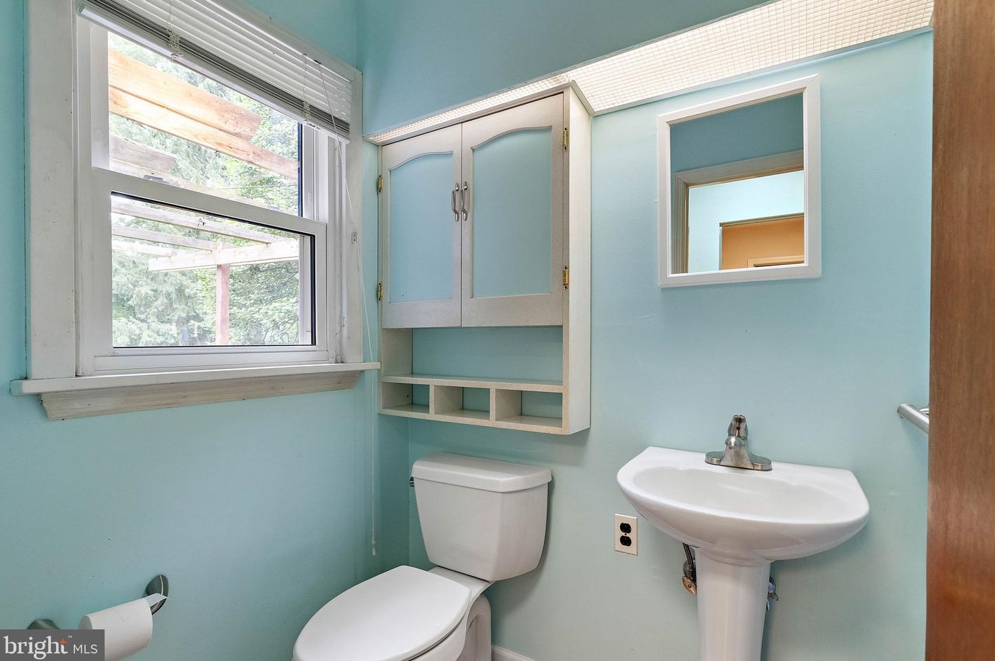 2633 Drayton Dr, Wilmington DE  19808-3803 exterior