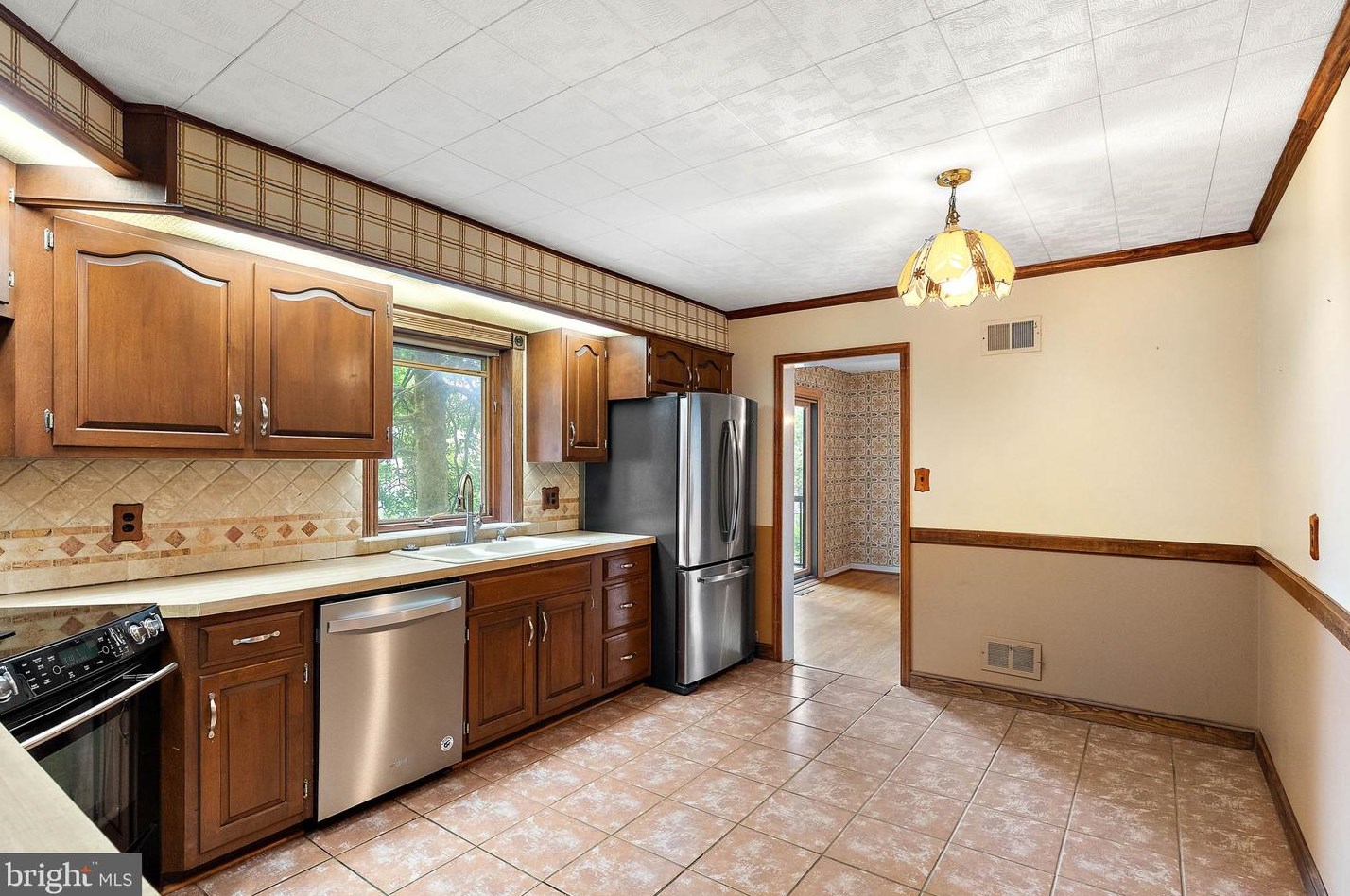 2633 Drayton Dr, Wilmington DE  19808-3803 exterior