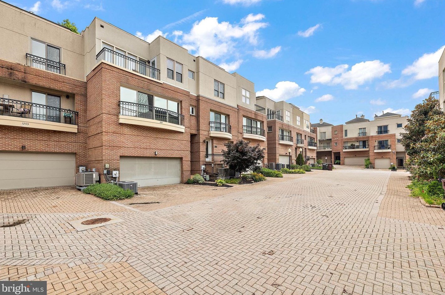 1205 Shallcross Ave, Wilmington DE  19806-3119 exterior