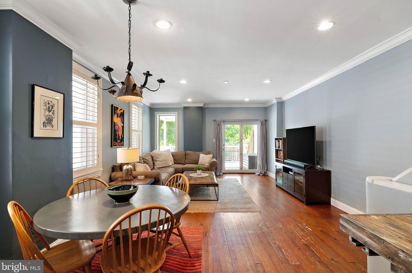 2422 Riddle Ave, Wilmington DE  19806-2127 exterior