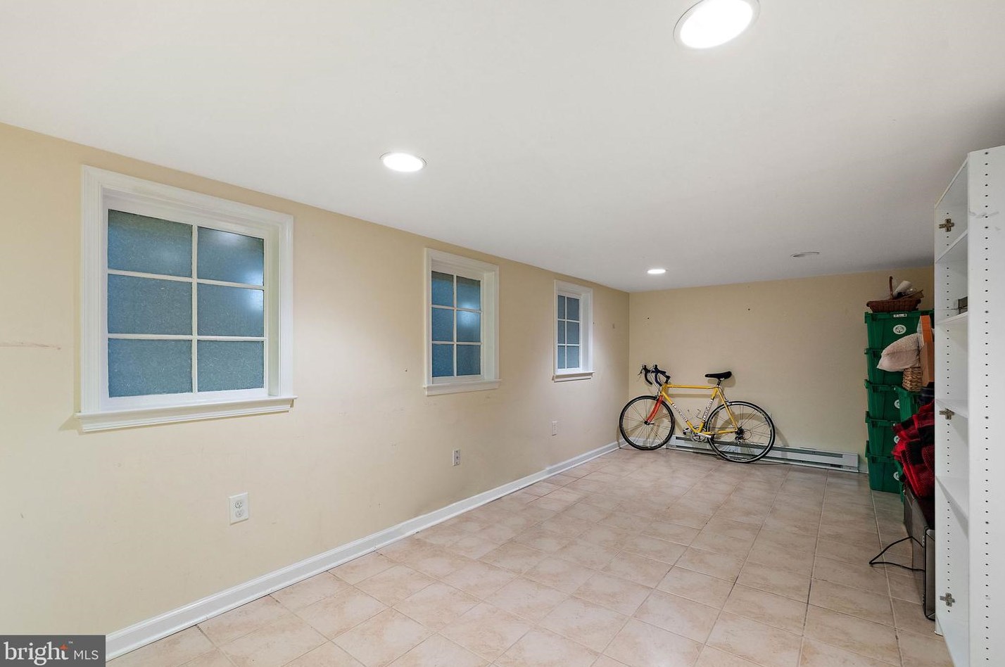 2422 Riddle Ave, Wilmington DE  19806-2127 exterior