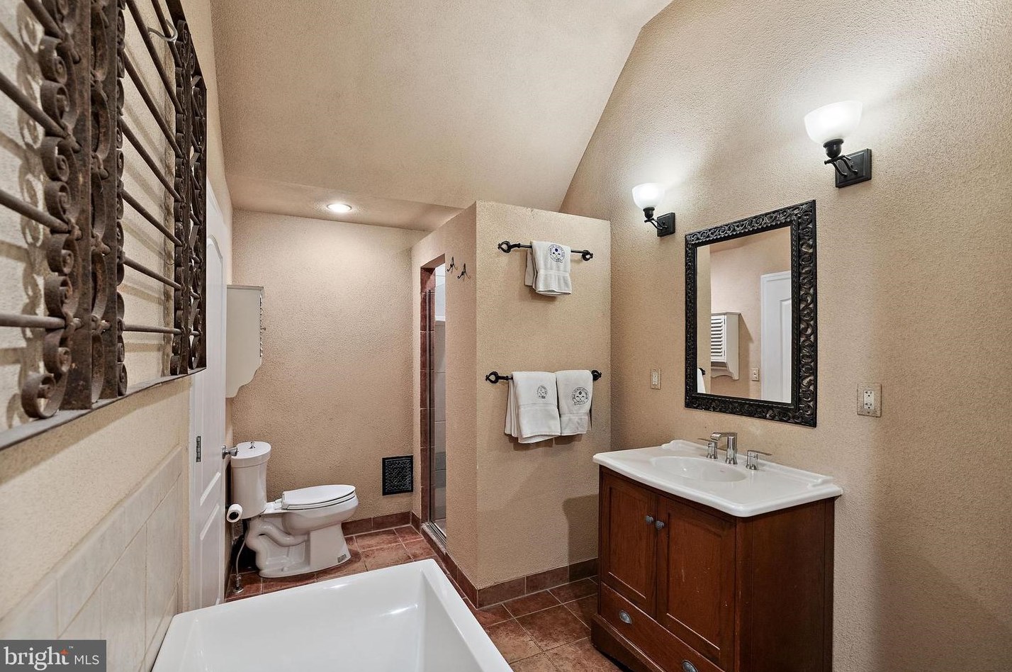 2422 Riddle Ave, Wilmington DE  19806-2127 exterior