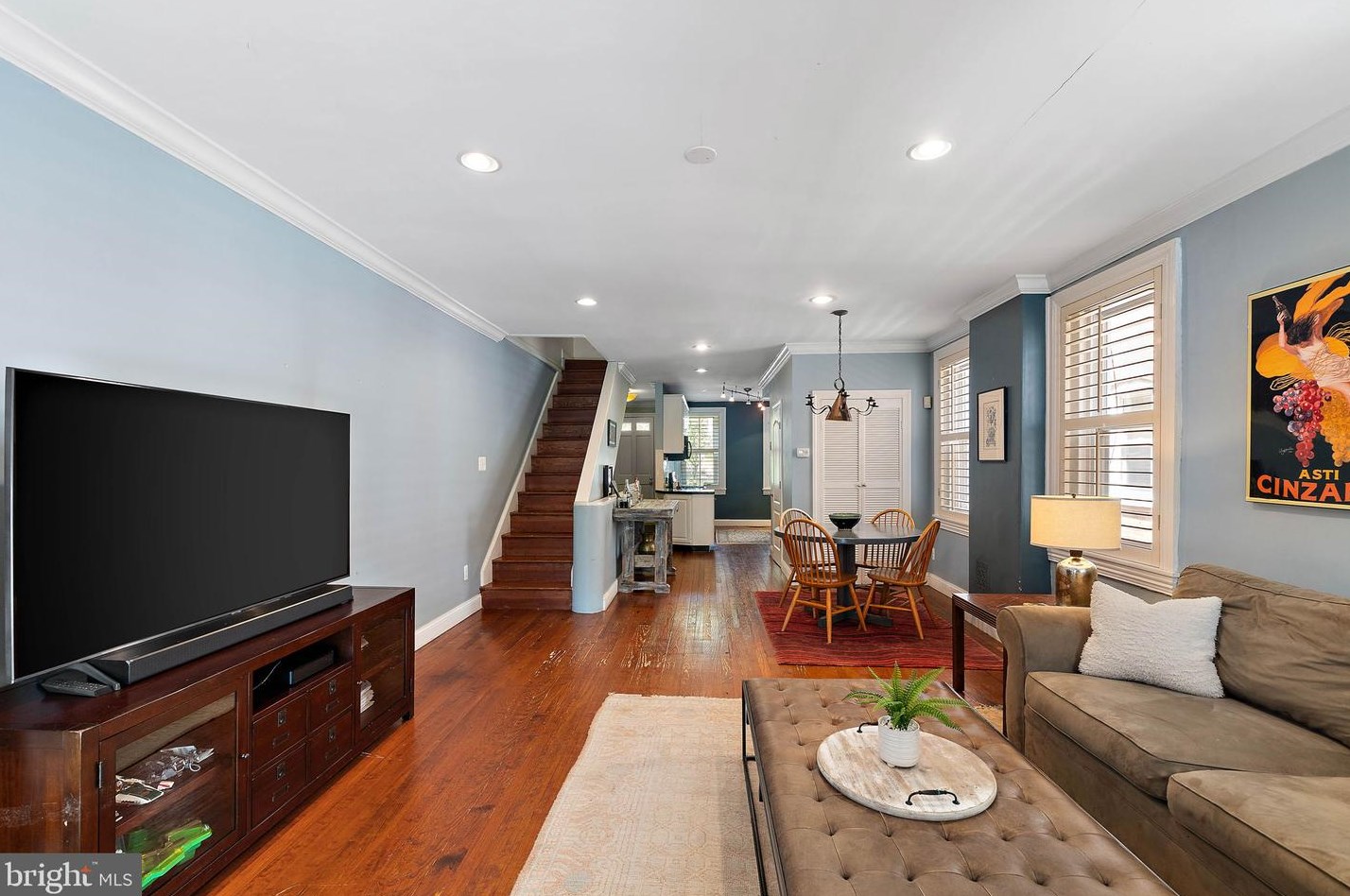 2422 Riddle Ave, Wilmington DE  19806-2127 exterior