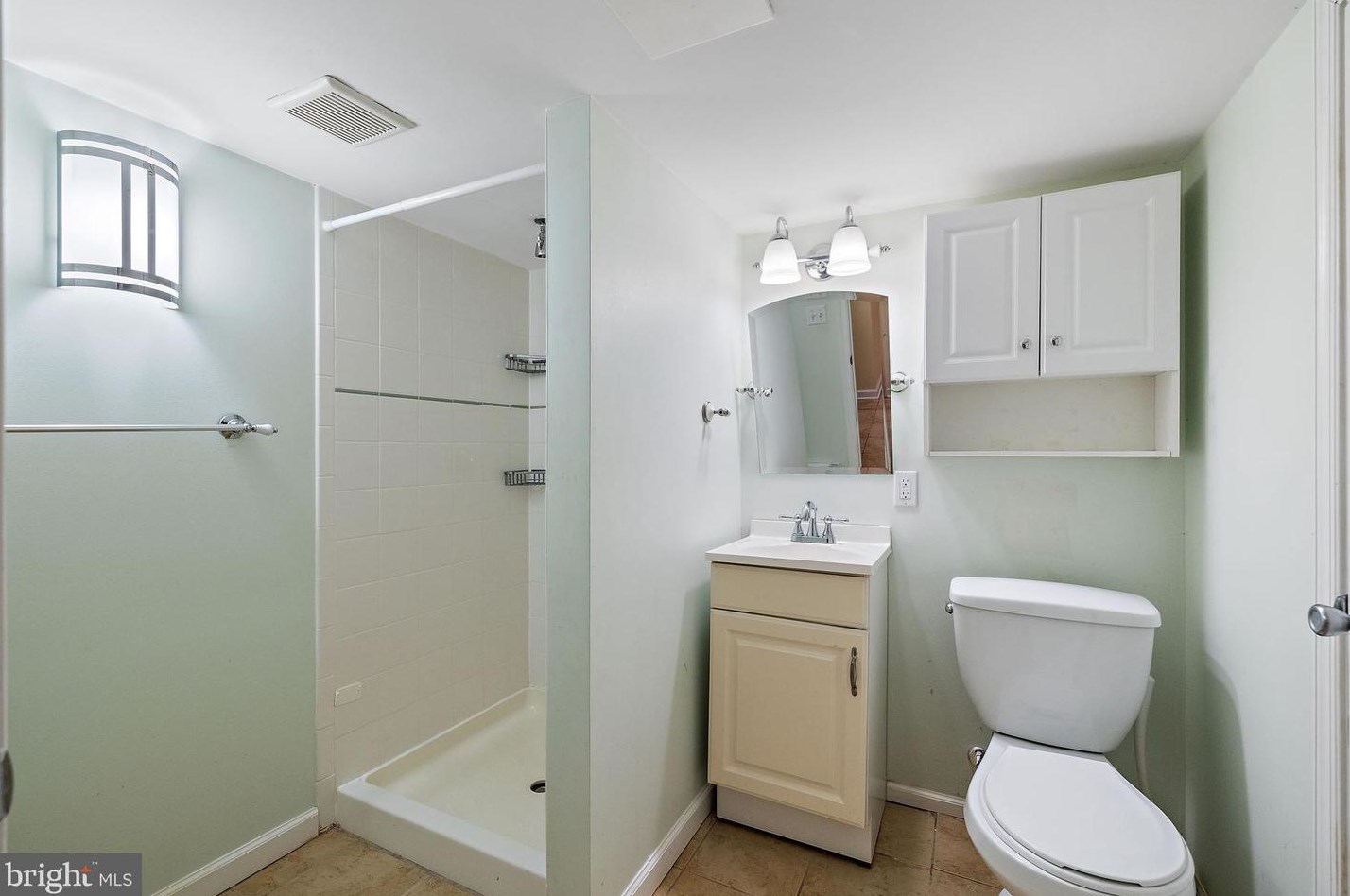 2422 Riddle Ave, Wilmington DE  19806-2127 exterior