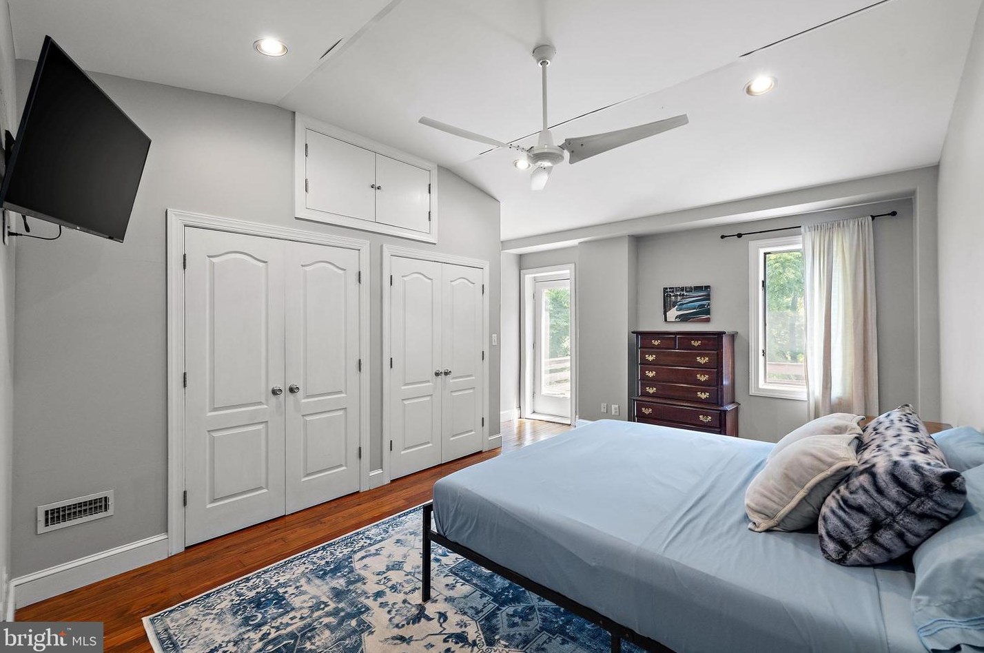 2422 Riddle Ave, Wilmington DE  19806-2127 exterior