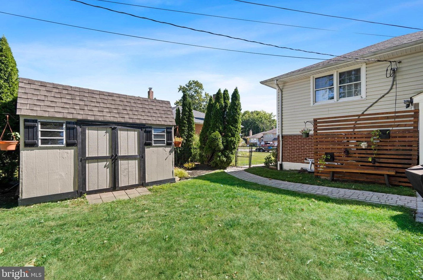 1019 Graylyn Rd, Wilmington DE  19803-3332 exterior