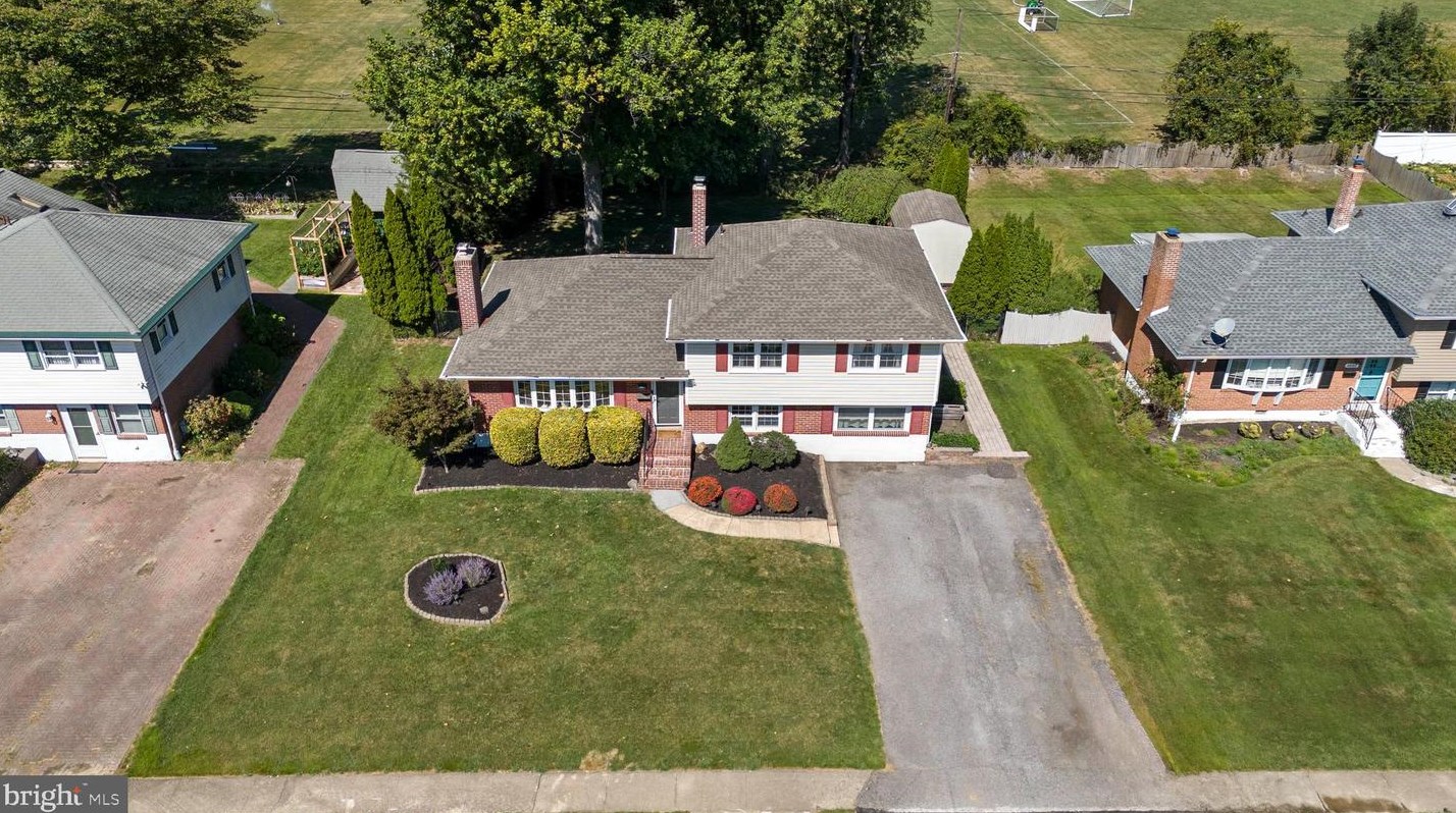 1019 Graylyn Rd, Wilmington DE  19803-3332 exterior