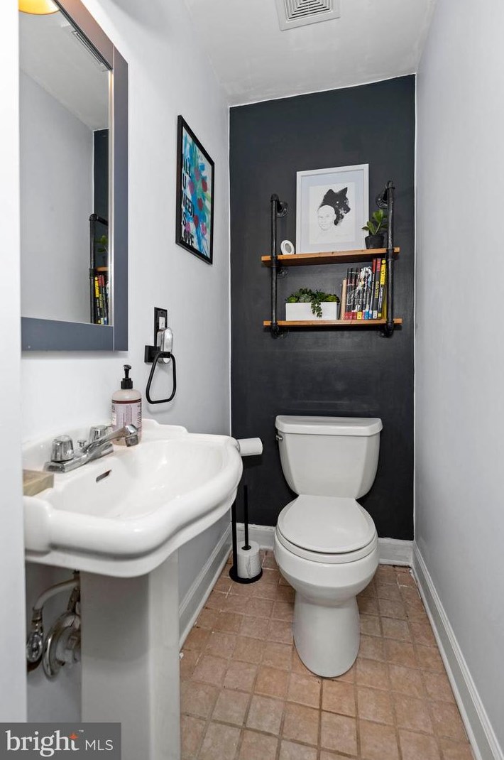 1019 Graylyn Rd, Wilmington DE  19803-3332 exterior