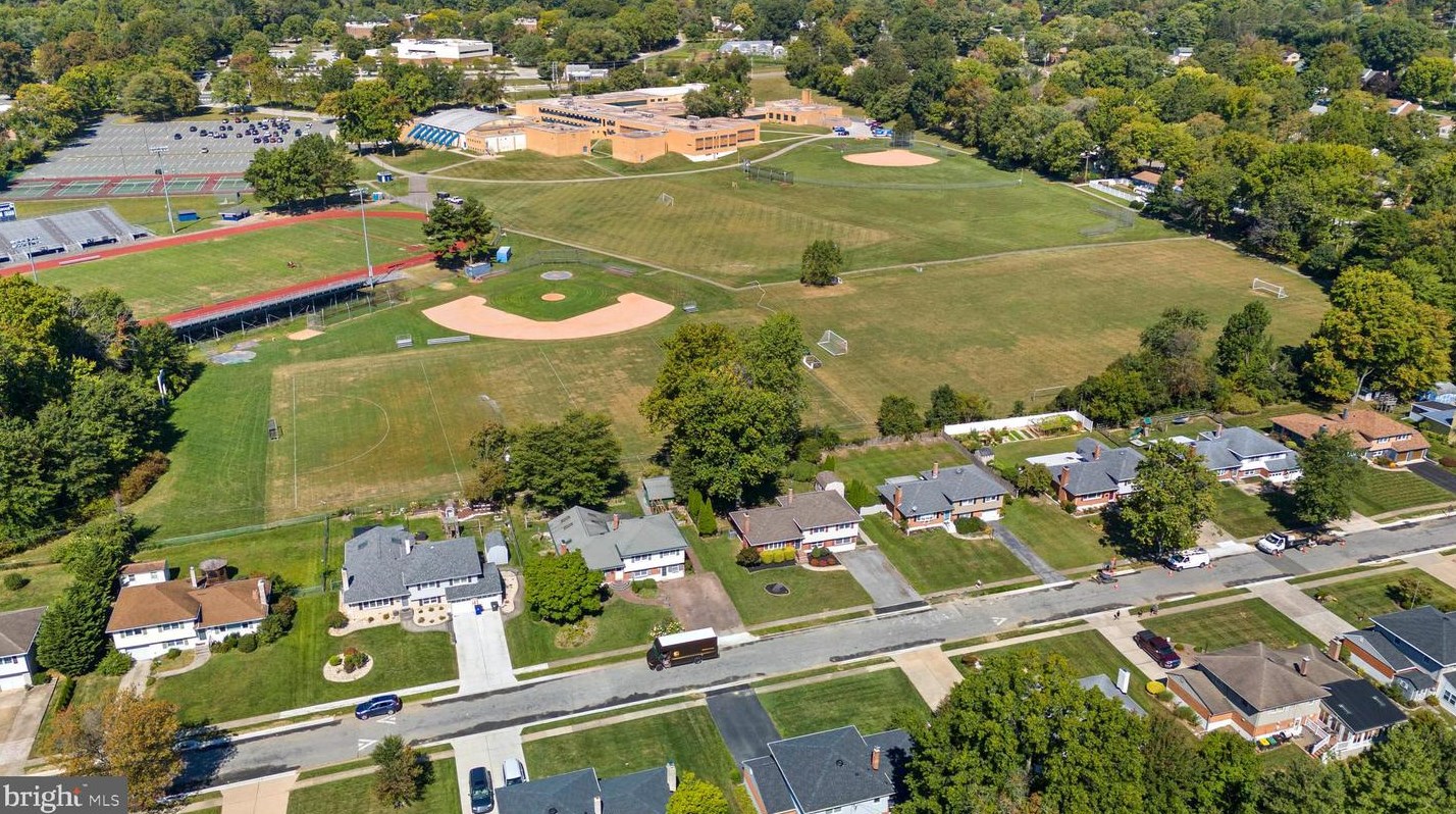 1019 Graylyn Rd, Wilmington DE  19803-3332 exterior