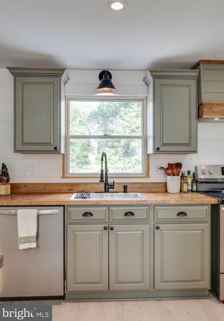 554 3rd St, Elm NJ  08037-1749 exterior