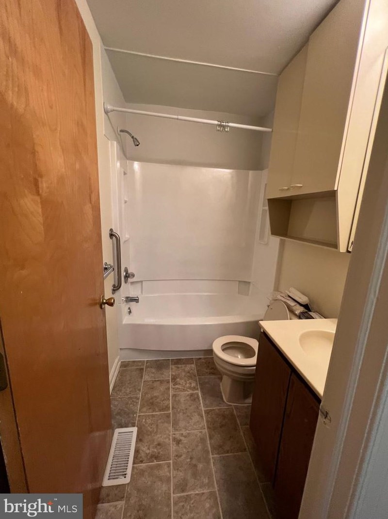 220 Park Ave, Elm NJ  08037-1446 exterior