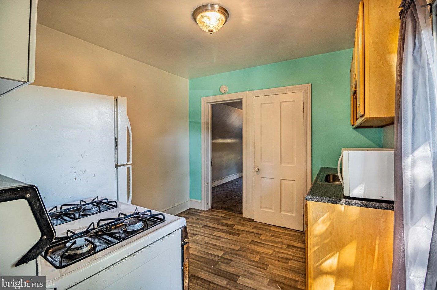 425 Pleasant St, Elm NJ 08037-1550 exterior