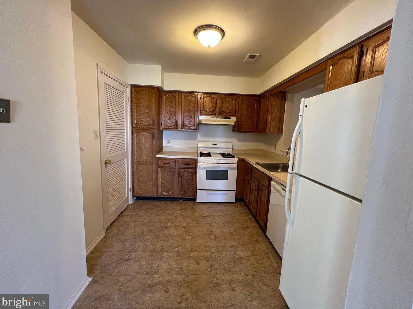 46 Jamestown Blvd, Elm NJ  08037-2108 exterior