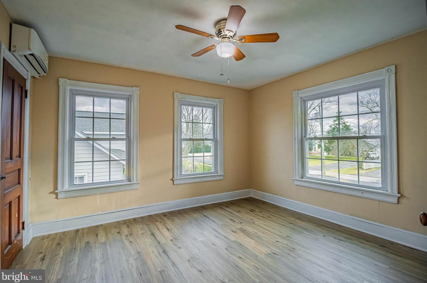 563 Central Ave, Elm NJ 08037-1646 exterior