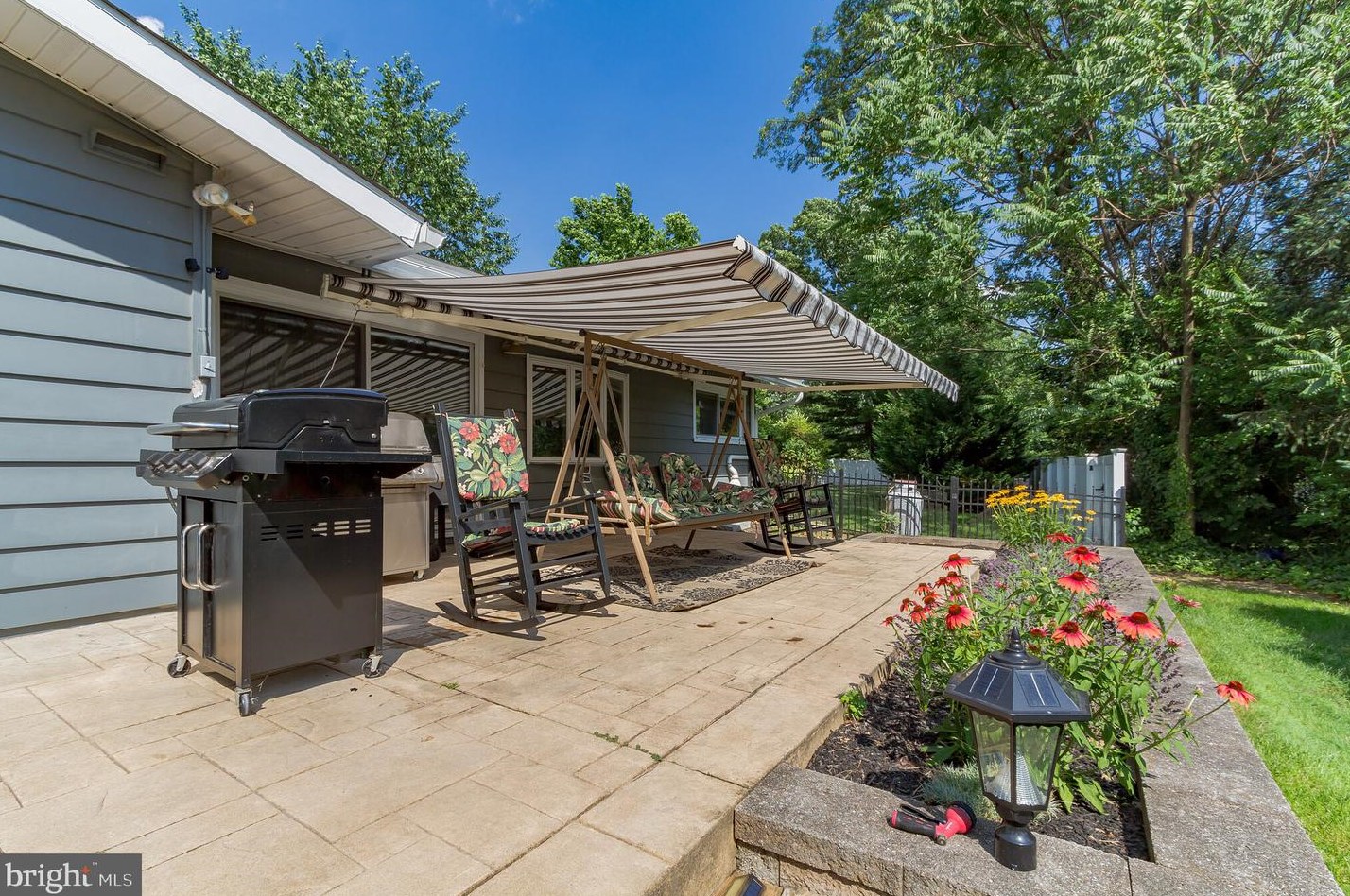 1014 Thomas Ave, Riverton, NJ 08077
