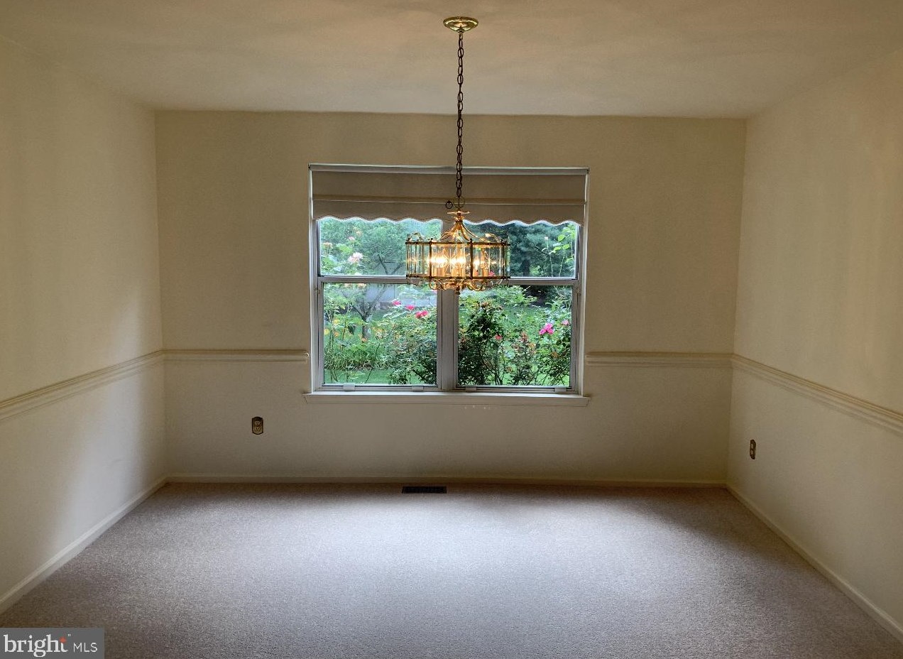 9 Michaelson Dr, Mount Laurel NJ  08054-1355 exterior
