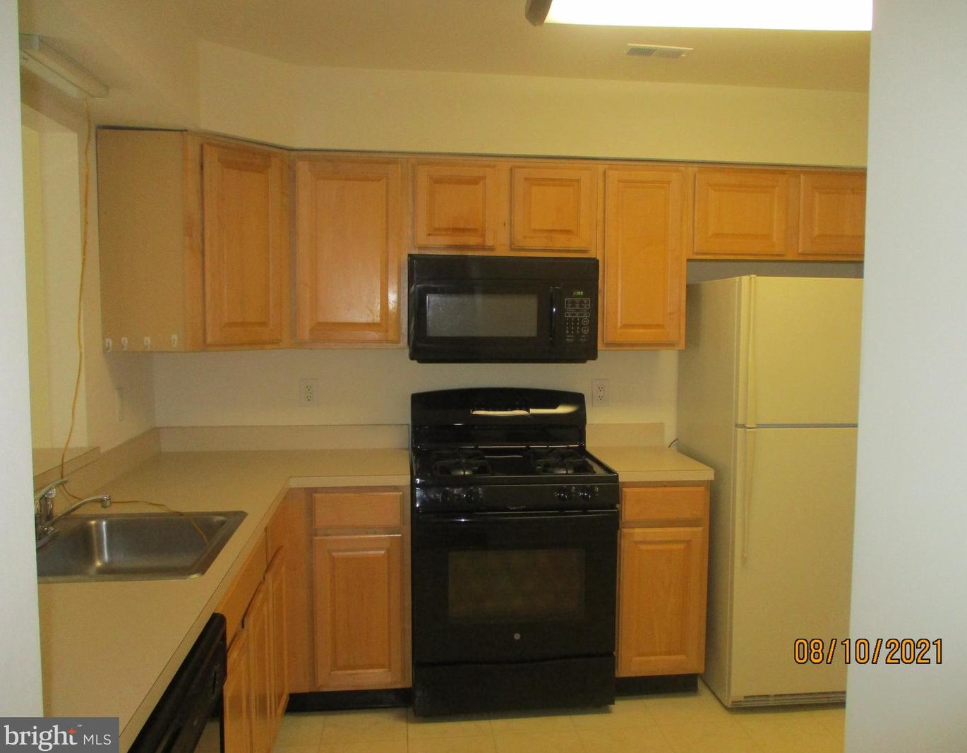 2703 Saxony Dr, Mount Laurel NJ  08054-6810 exterior