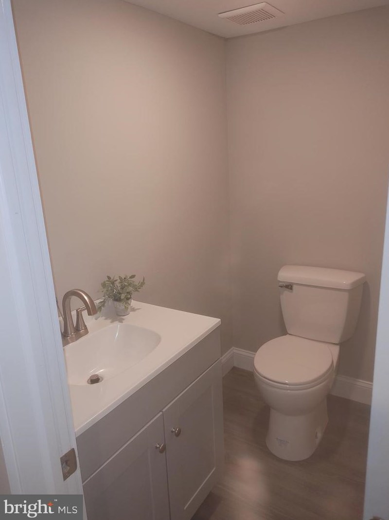 1004 Hainesport Mount Laurel Rd, Mount Laurel NJ  08054-6284 exterior