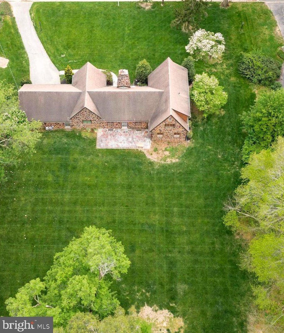 13 Maple Ave, Moorestown NJ 08057-1860 exterior