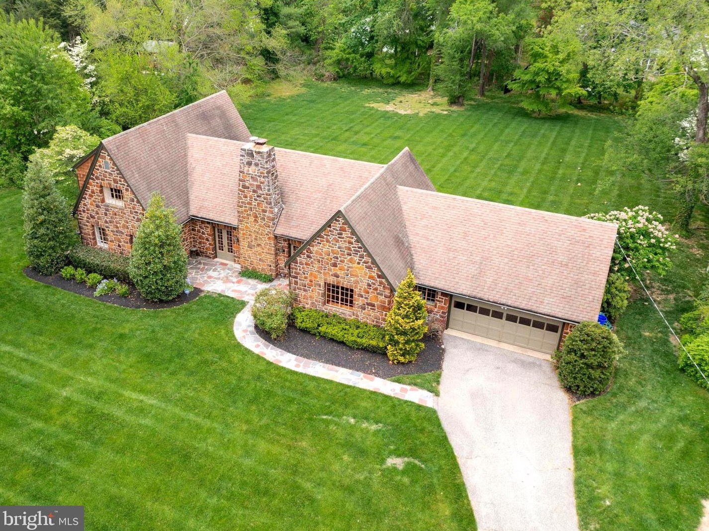 13 Maple Ave, Moorestown NJ 08057-1860 exterior