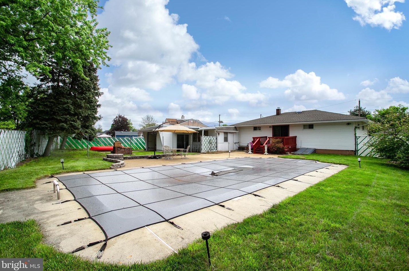 13 Lansdowne Rd, Burlington NJ 08016-2966 exterior