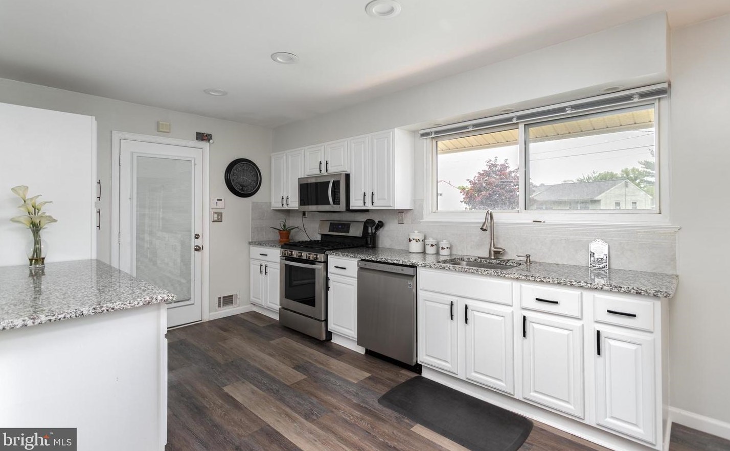 13 Lansdowne Rd, Burlington NJ 08016-2966 exterior