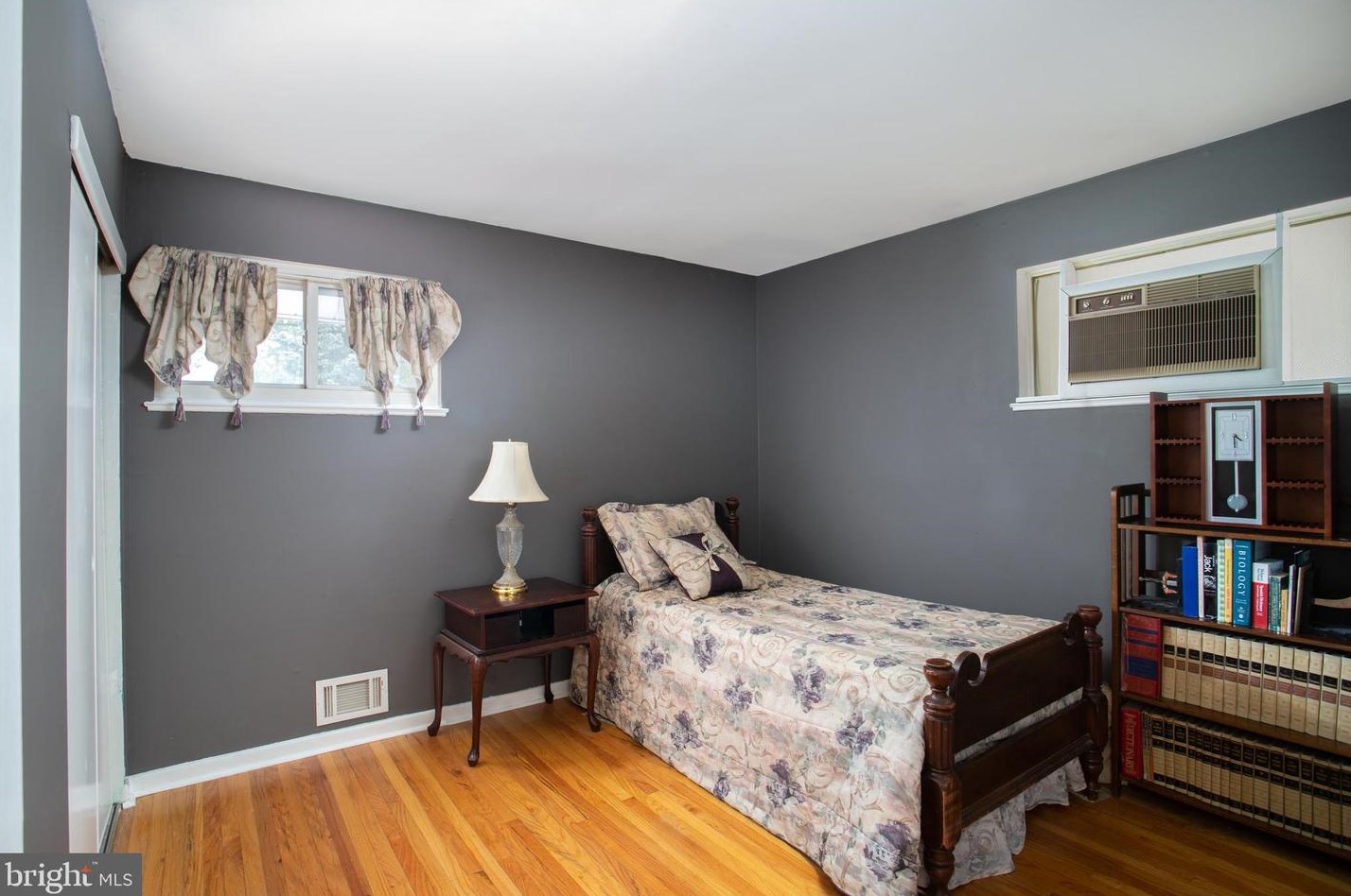 13 Lansdowne Rd, Burlington NJ 08016-2966 exterior