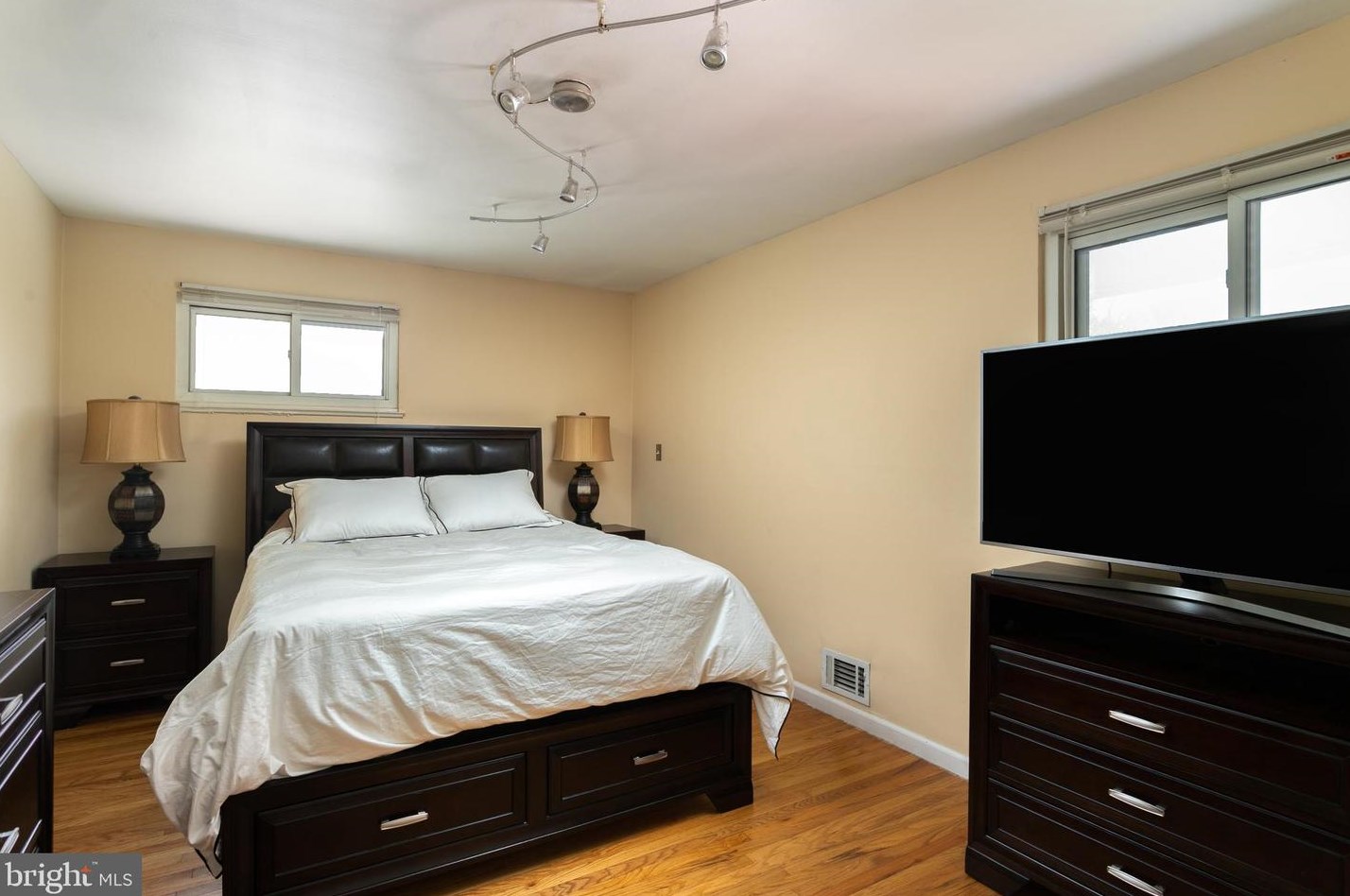 13 Lansdowne Rd, Burlington NJ 08016-2966 exterior