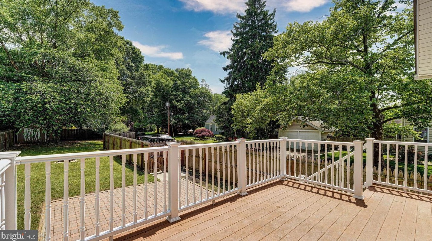 313 Church St, Moorestown NJ 08057-2418 exterior