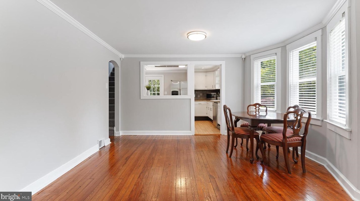 313 Church St, Moorestown NJ 08057-2418 exterior