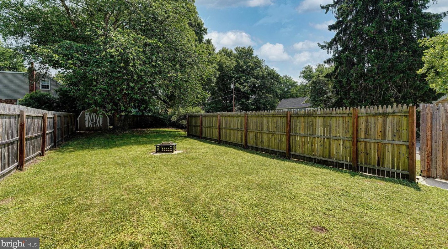 313 Church St, Moorestown NJ 08057-2418 exterior