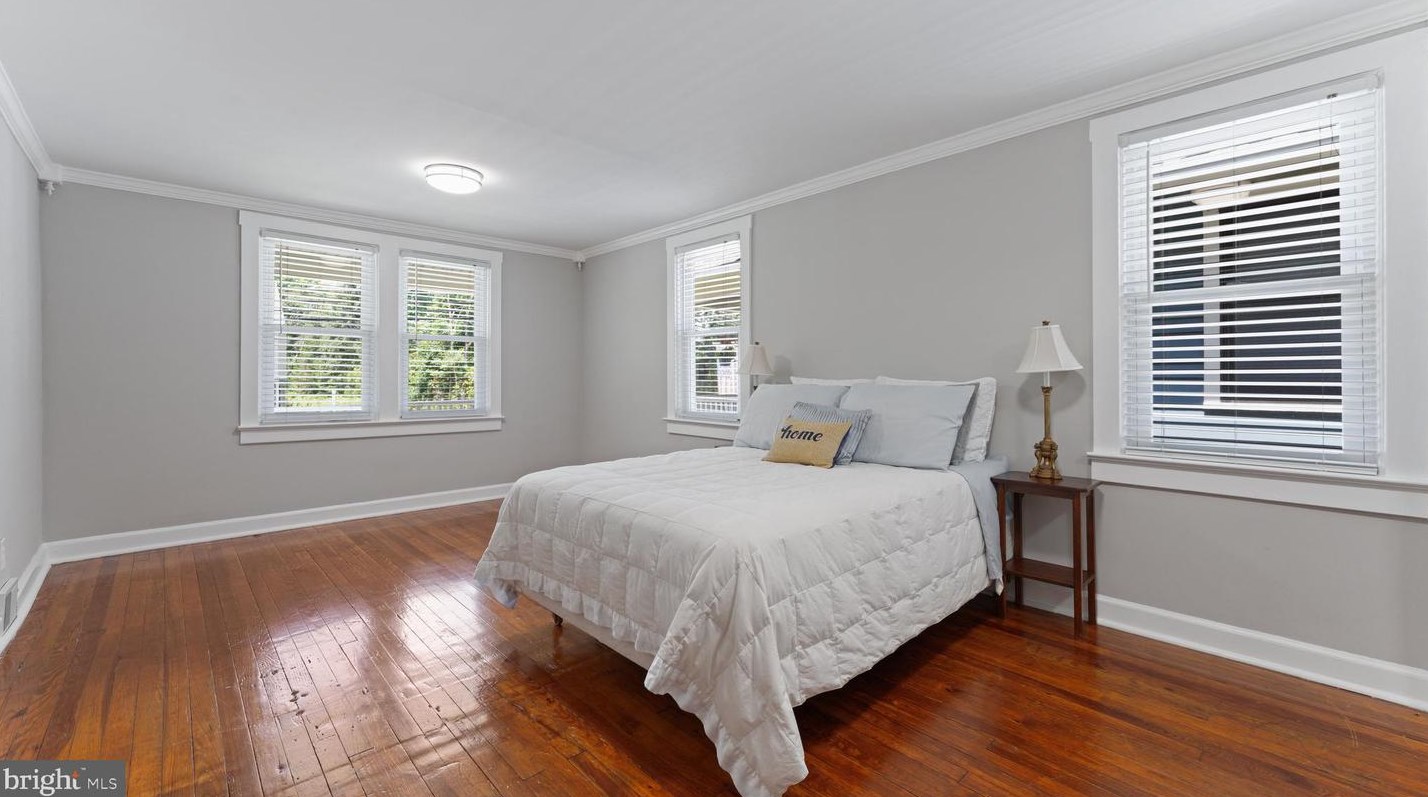 313 Church St, Moorestown NJ 08057-2418 exterior