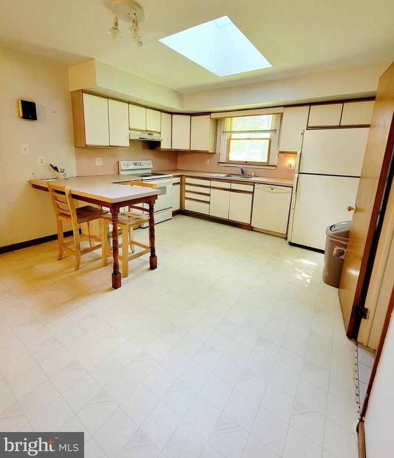 216 Hartford Rd, Medford NJ  08055-9559 exterior