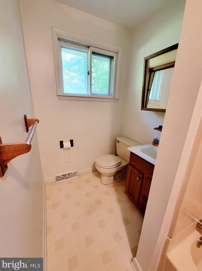 216 Hartford Rd, Medford NJ  08055-9559 exterior