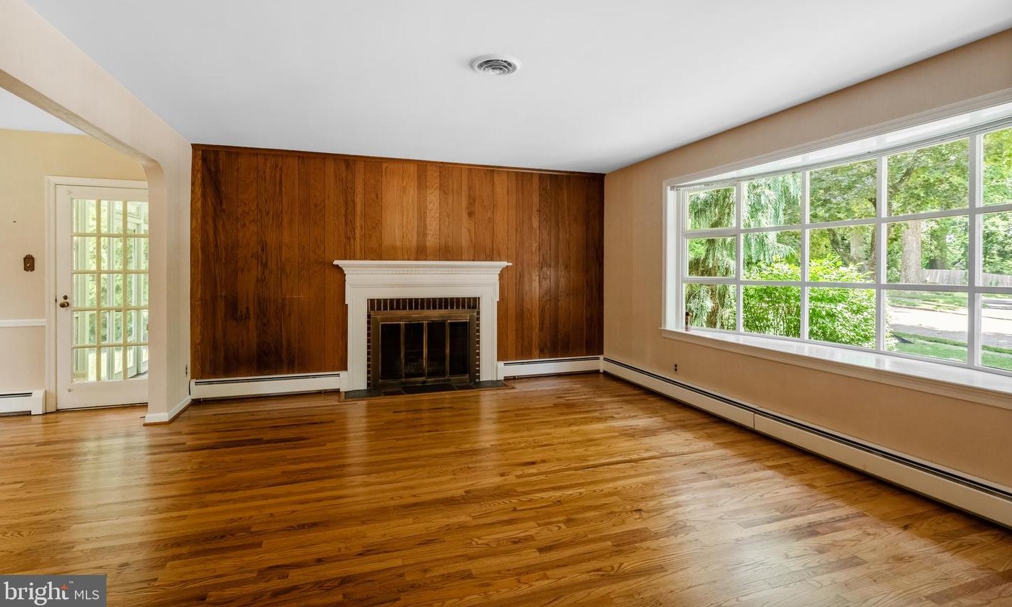 601 Stratford Dr, Moorestown NJ 08057-2614 exterior