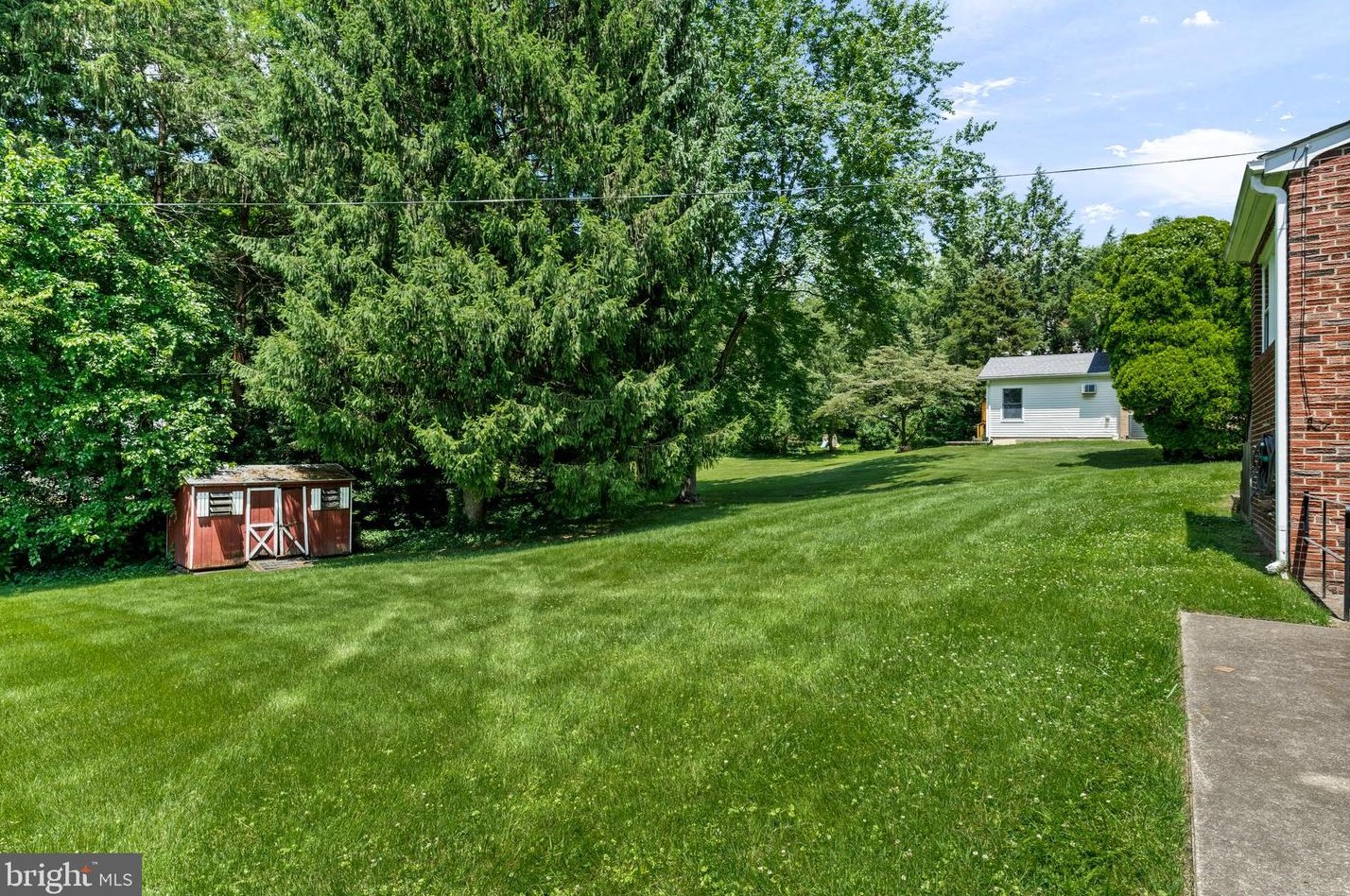 601 Stratford Dr, Moorestown NJ 08057-2614 exterior