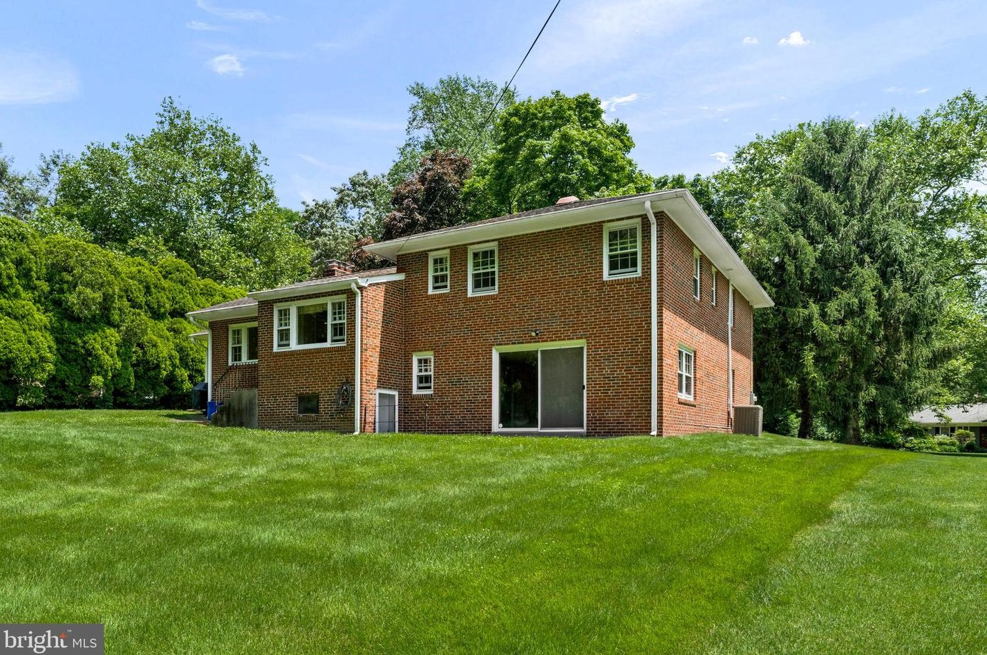 601 Stratford Dr, Moorestown NJ 08057-2614 exterior