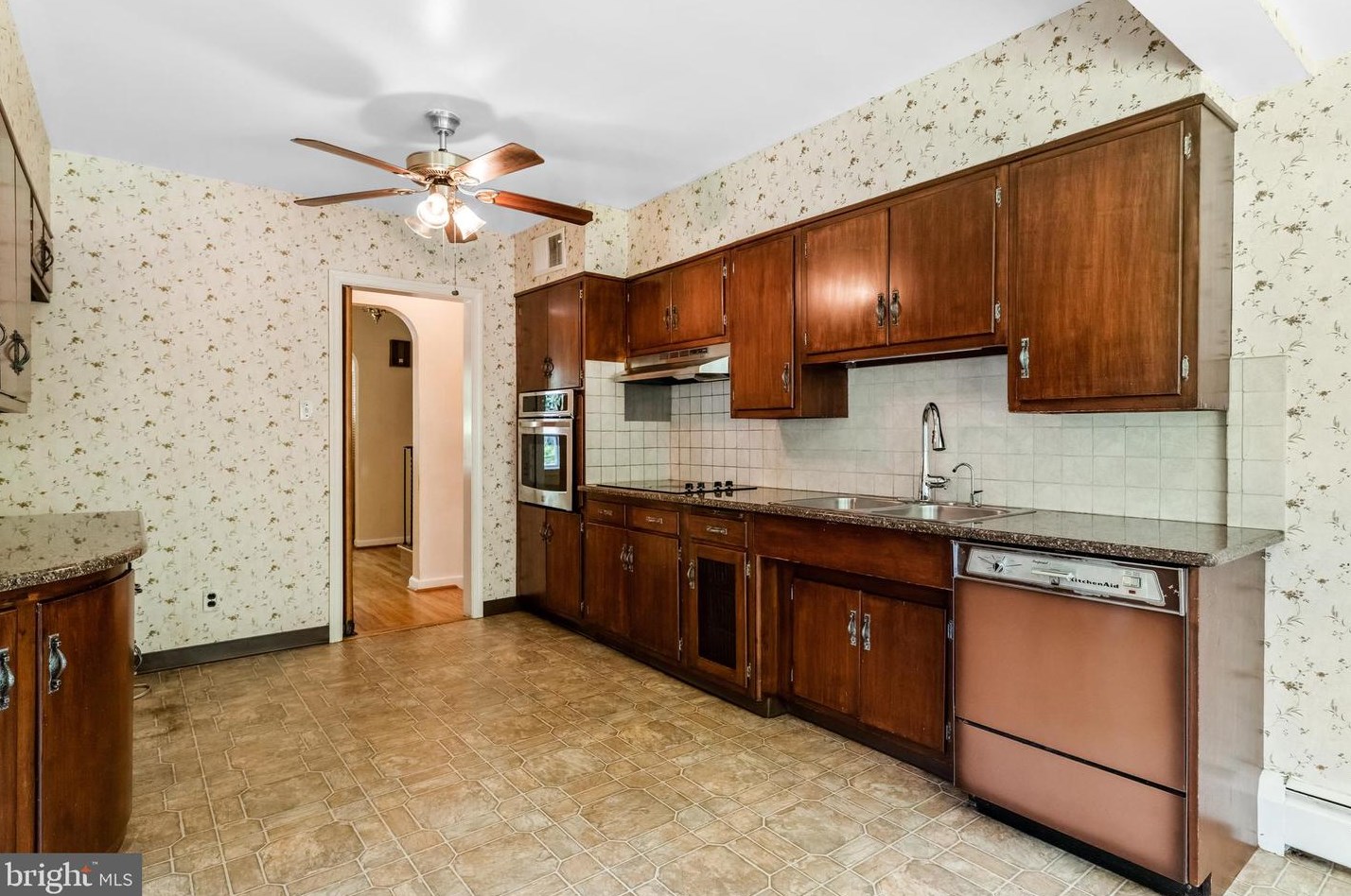 601 Stratford Dr, Moorestown NJ 08057-2614 exterior