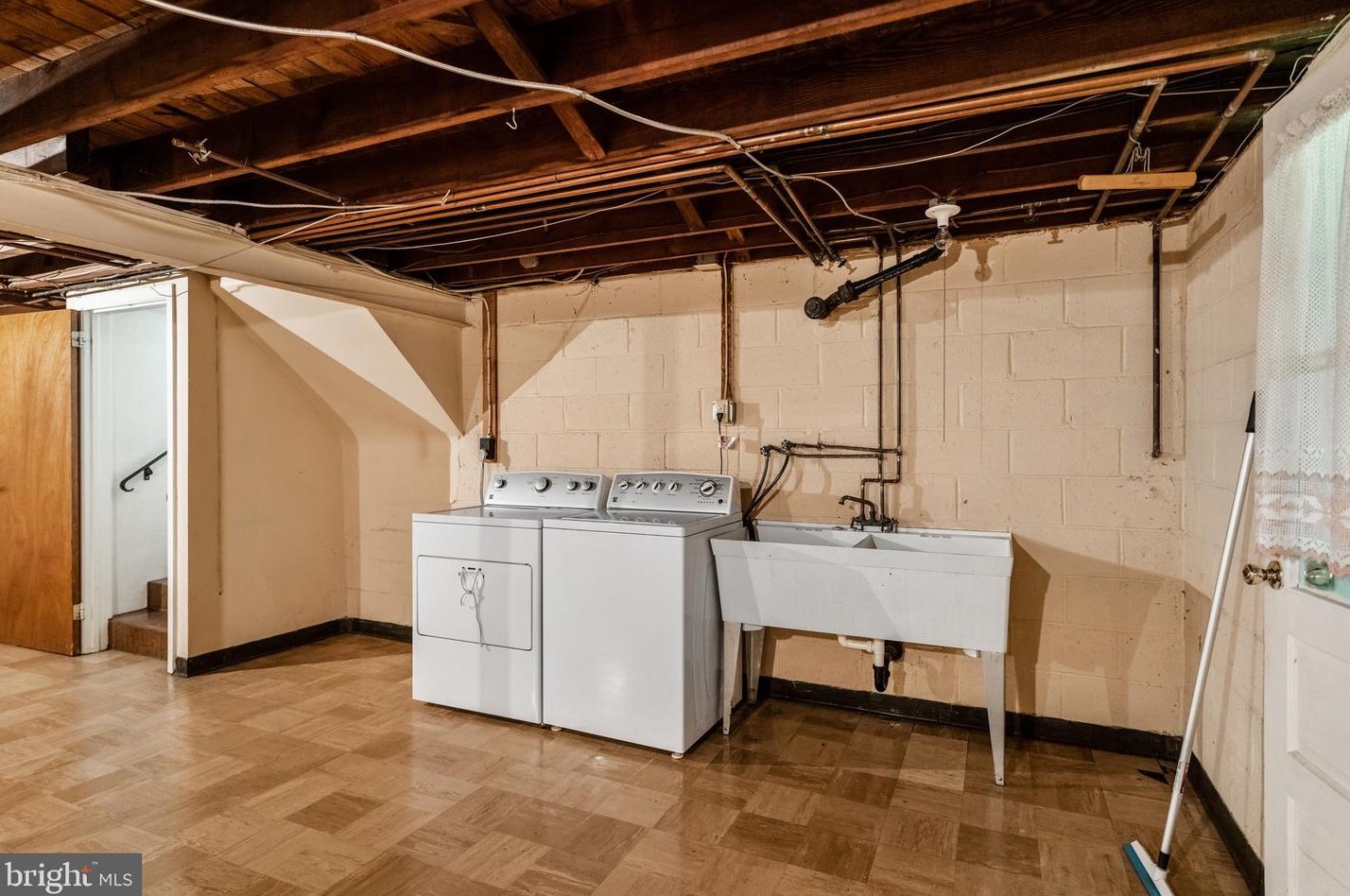 601 Stratford Dr, Moorestown NJ 08057-2614 exterior