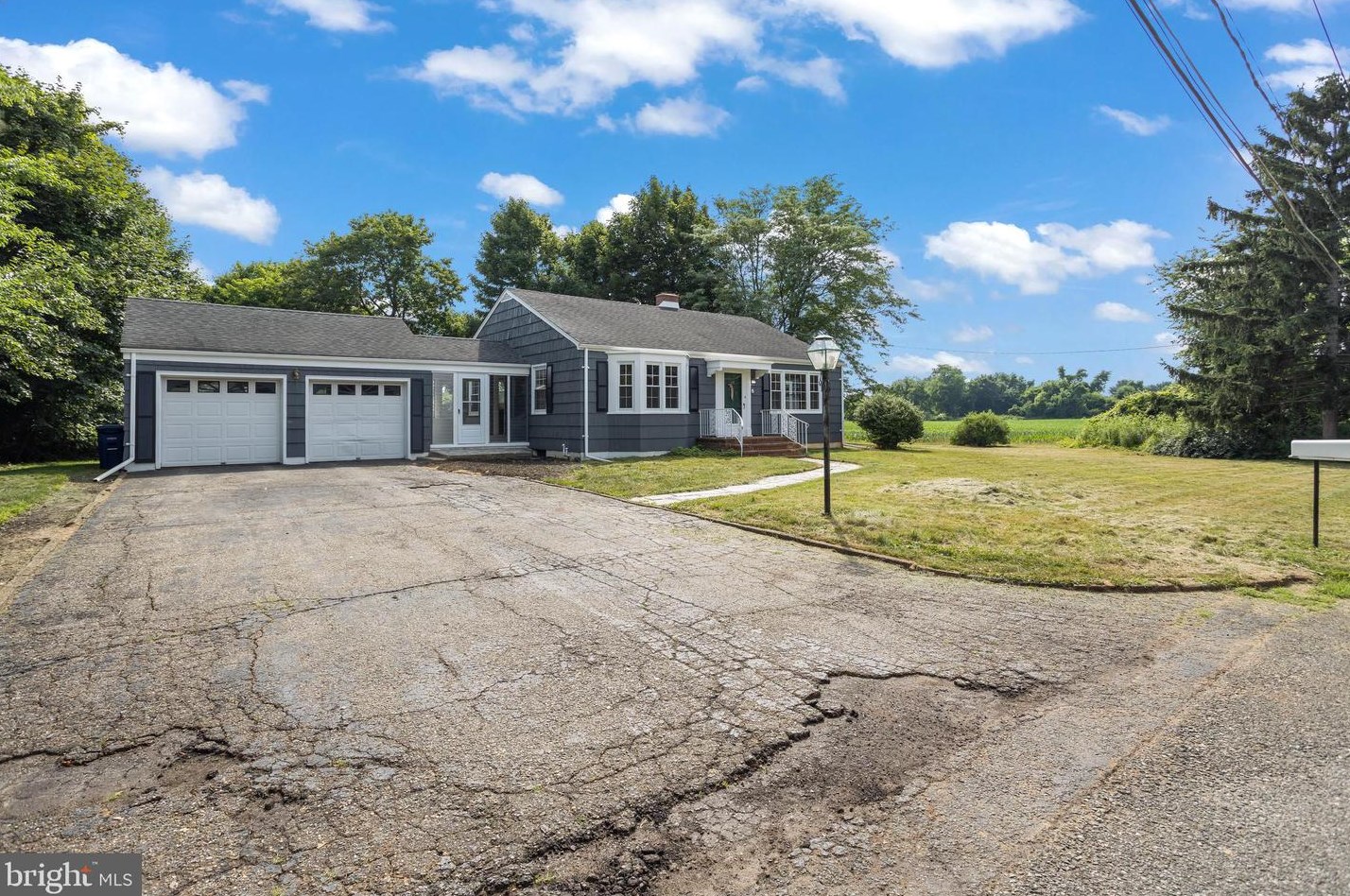 6 Daniel Ave, Chesterfield NJ  08515-2603 exterior