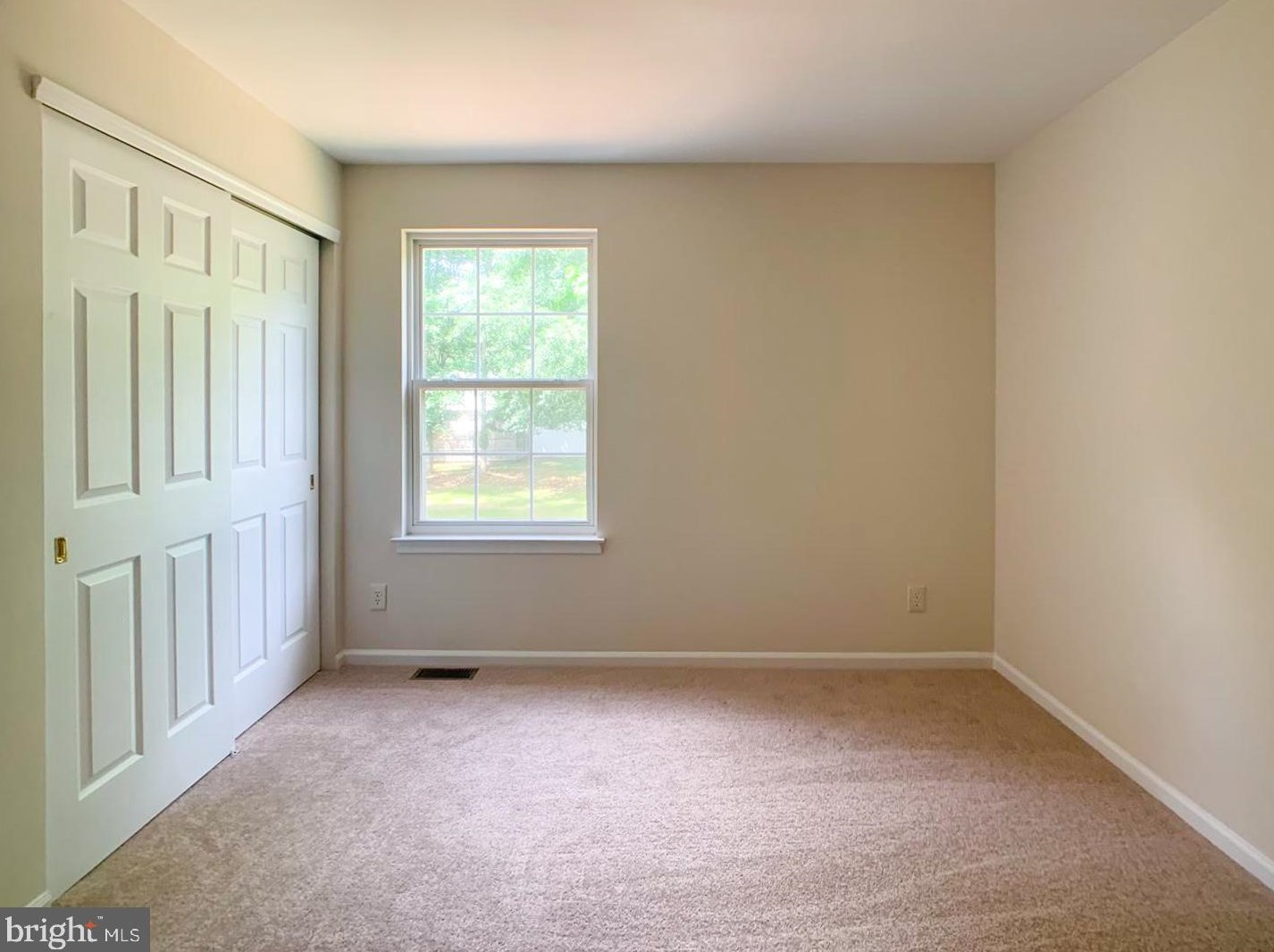 18 White Pne Dr, Medford NJ  08055-9340 exterior