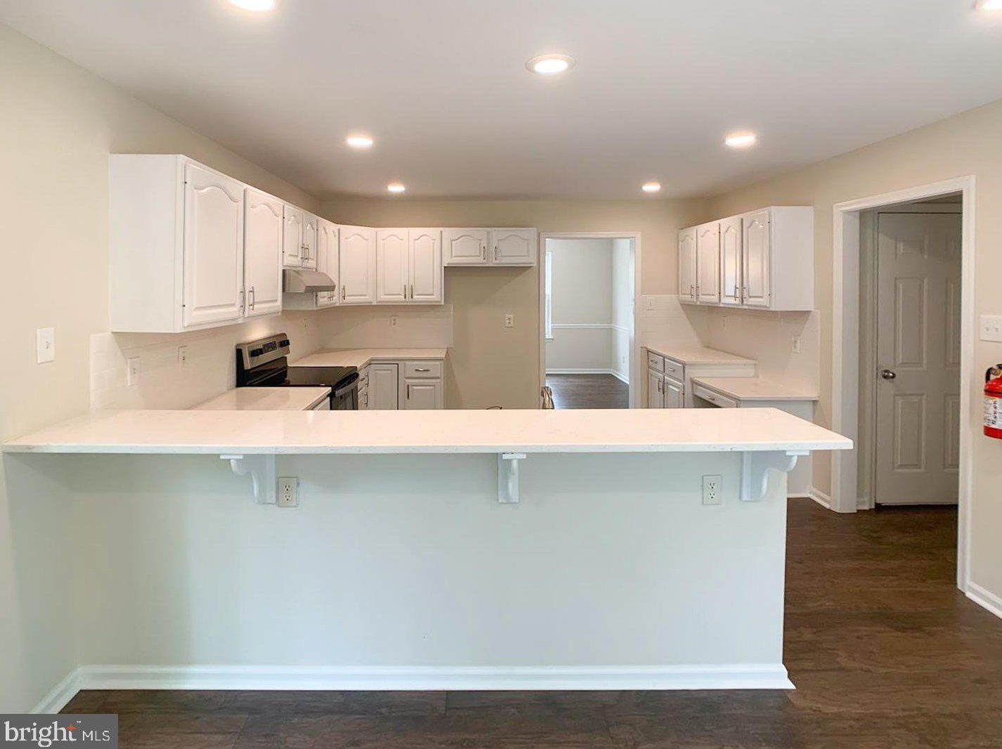 18 White Pne Dr, Medford NJ  08055-9340 exterior